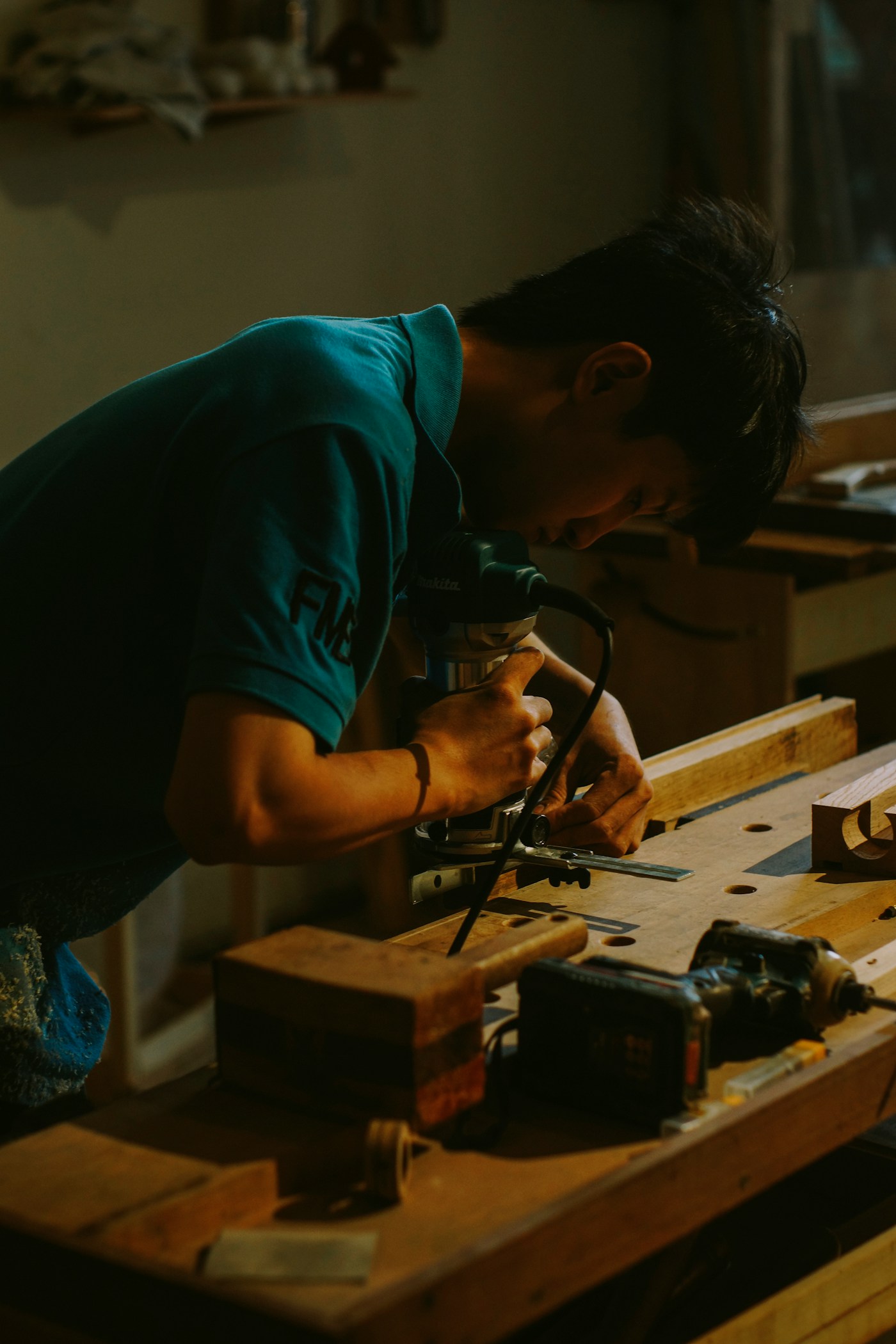 Mira at the bench, routing a block